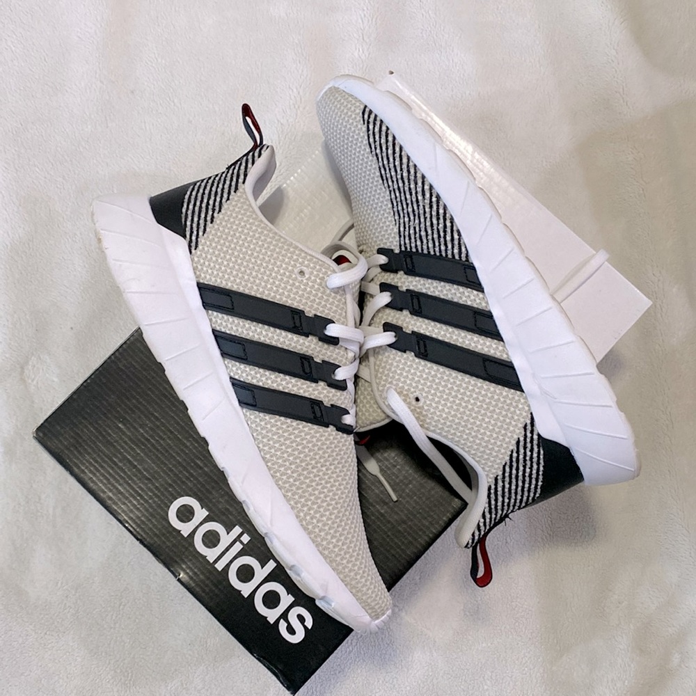 Adidas Quester Flow, Black, White, Cream. Size 8 💨👟